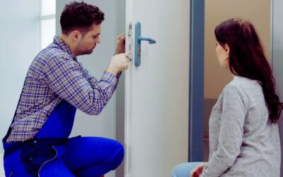 See How Emergency Locksmiths Work Fast
